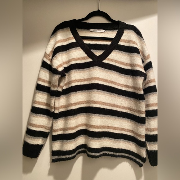 EVEREVE Stitches & stripes super soft V-neck sweater size S - Picture 1 of 3